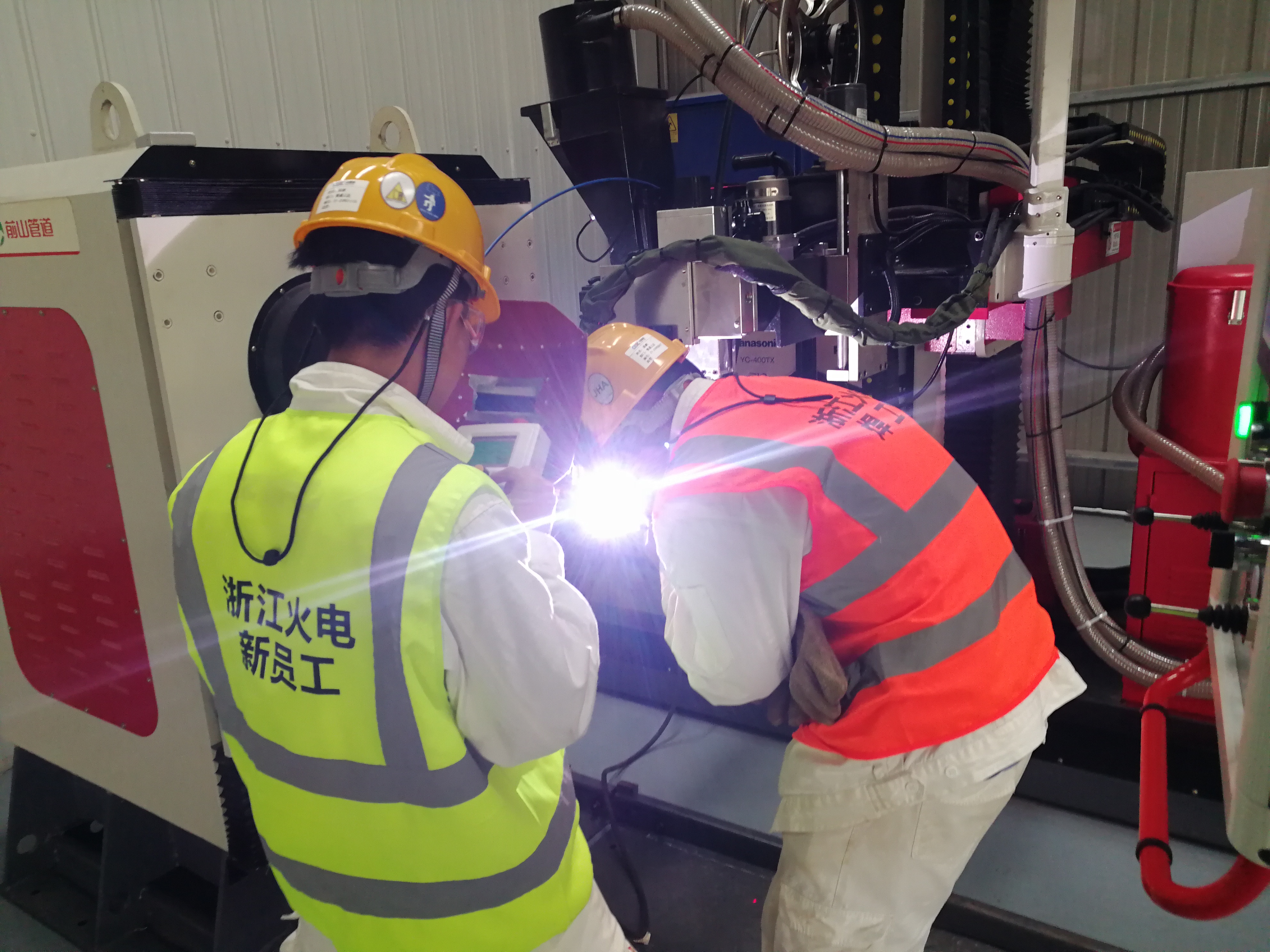 How to protect the eyes looking at welding for a long time?(图1) How to protect the eyes looking at welding for a long time?(图1)